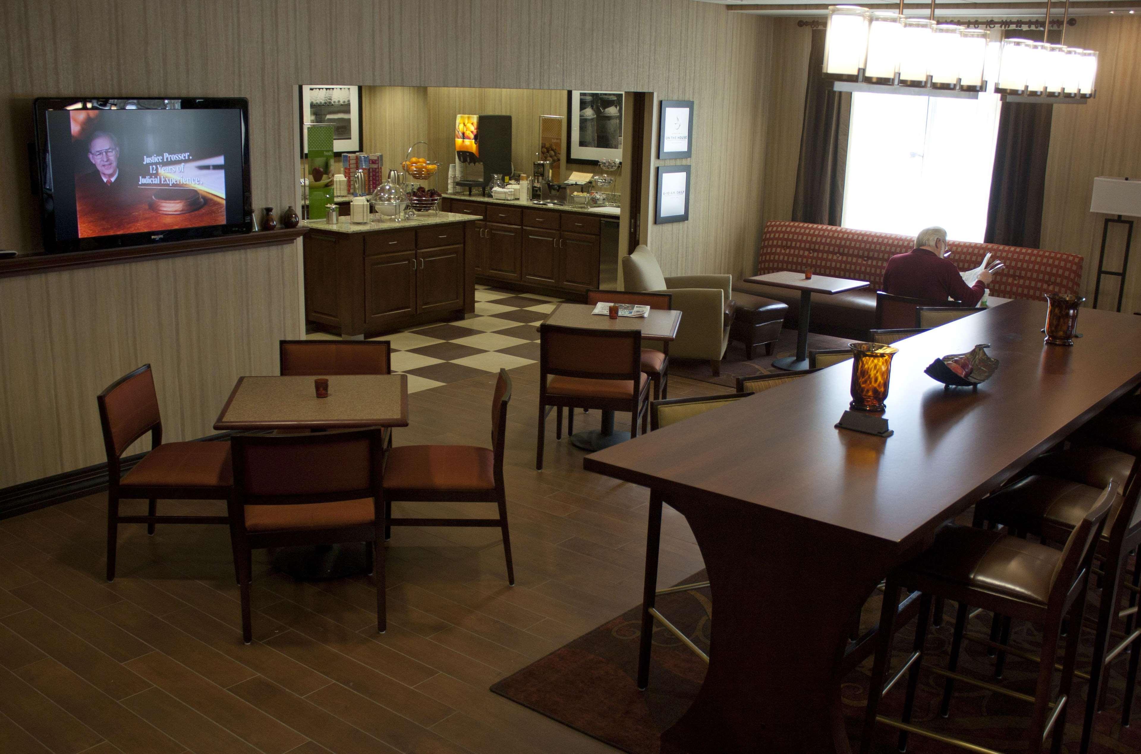 Hampton Inn - Burlington Restaurant photo